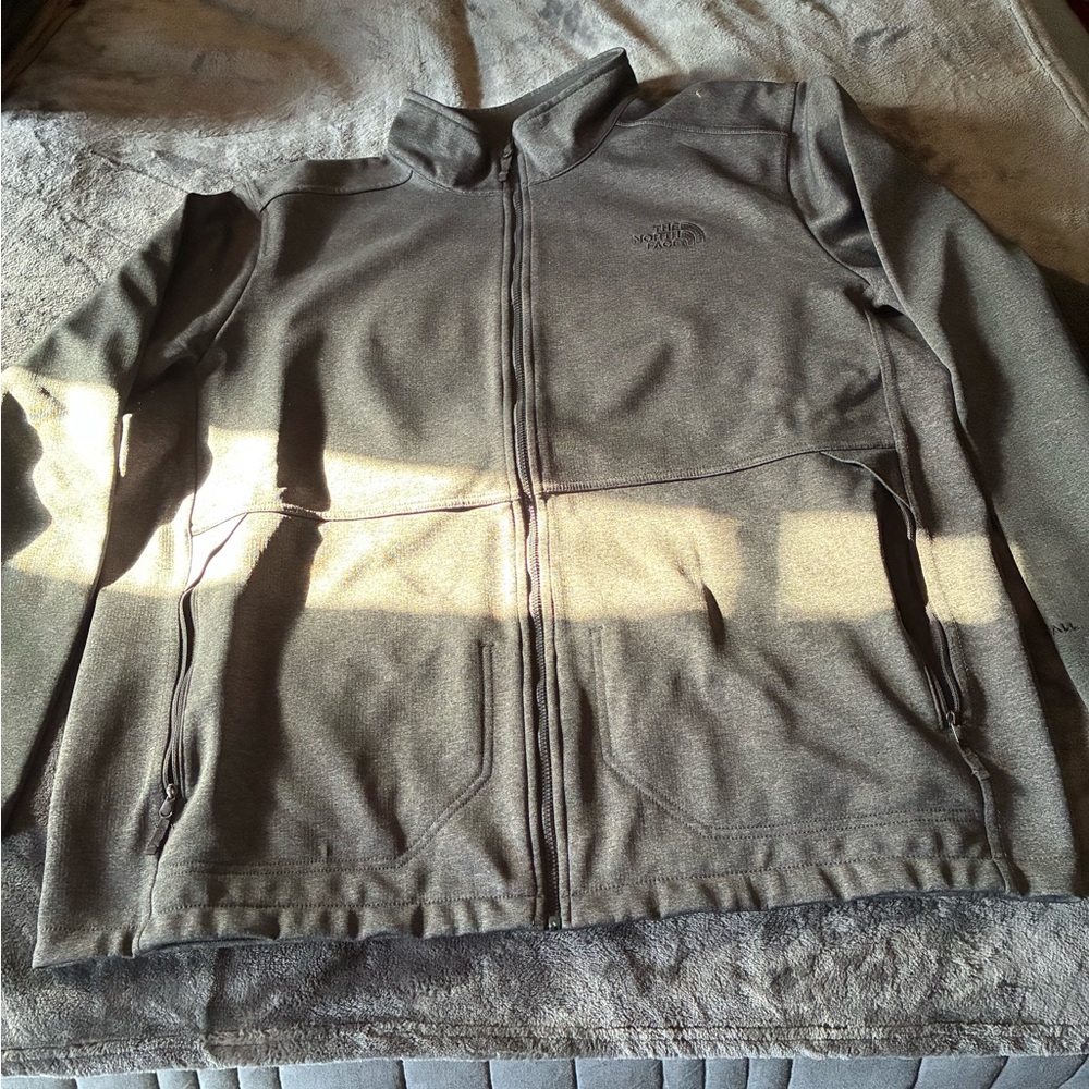 The North Face Canyonwall Dark Grey Hrathrred Full-Zip Softshell Jacket.